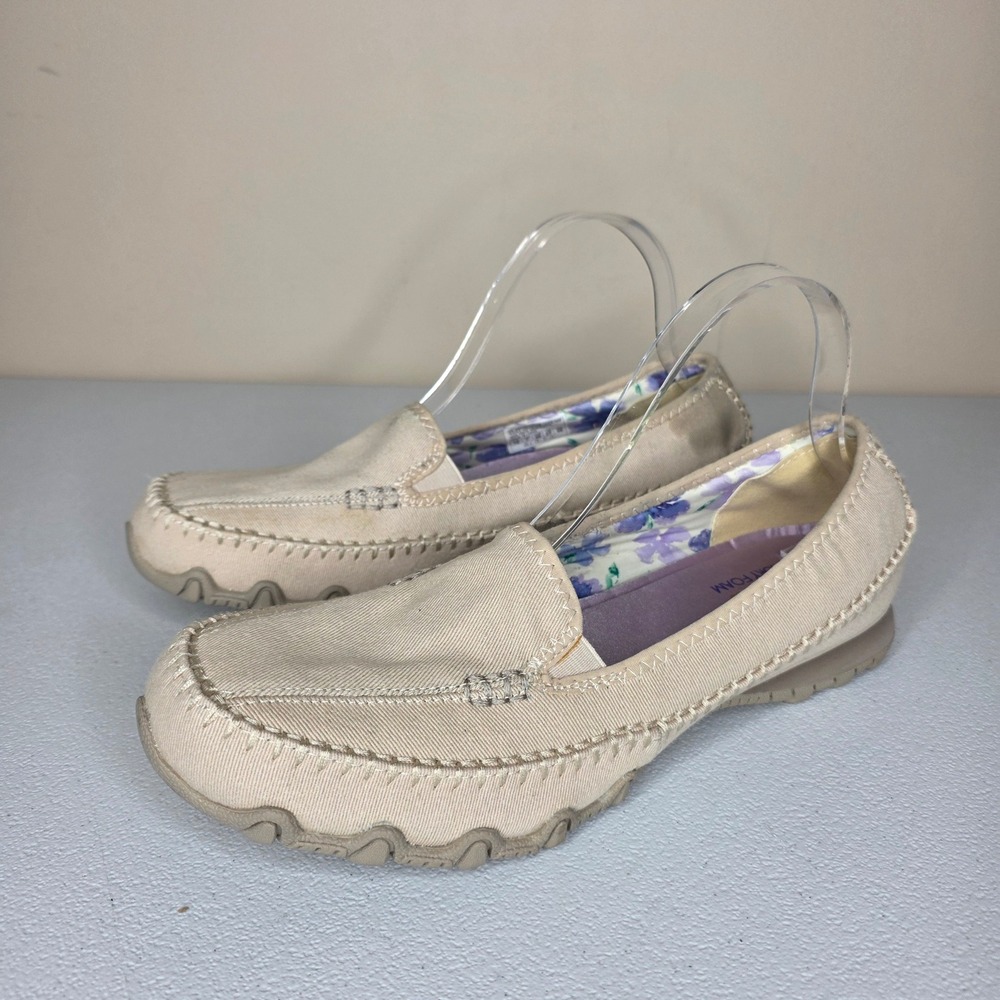 NWT Skechers Loafers Womens 10 Beige Relaxed Fit Memory Foam Slip On Casual
